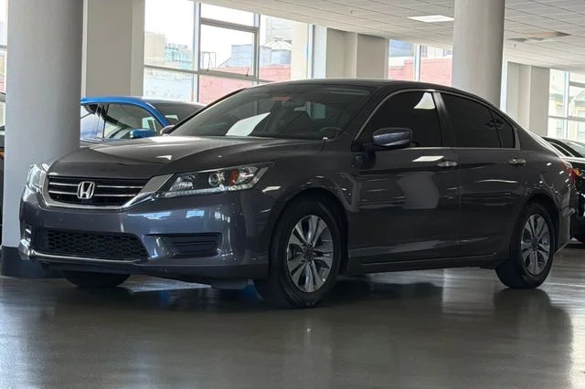 Used 2015 Modern Steel Metallic Honda LX image 11