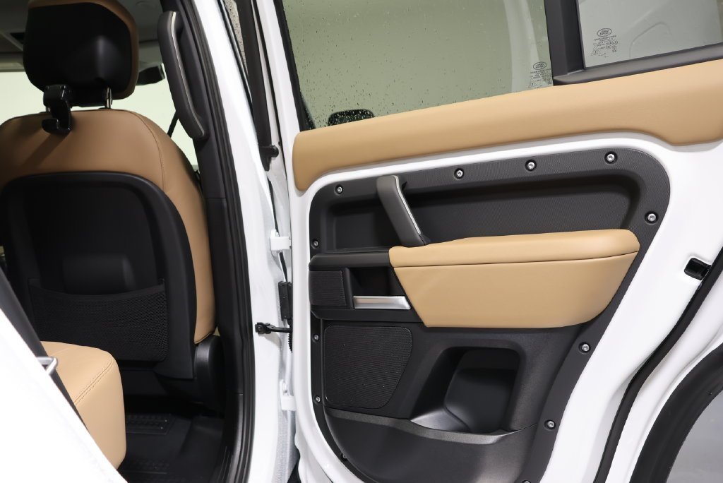 New 2026 Fuji White LAND ROVER S image 42