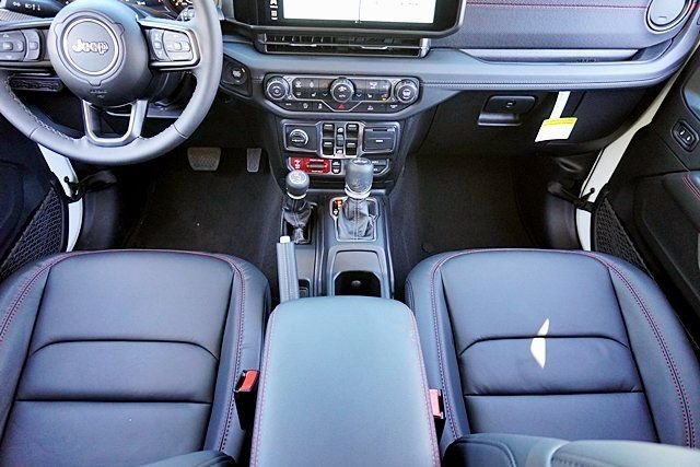 New 2026 Bright White Clear-Coat Exterior Paint Jeep Rubicon image 24