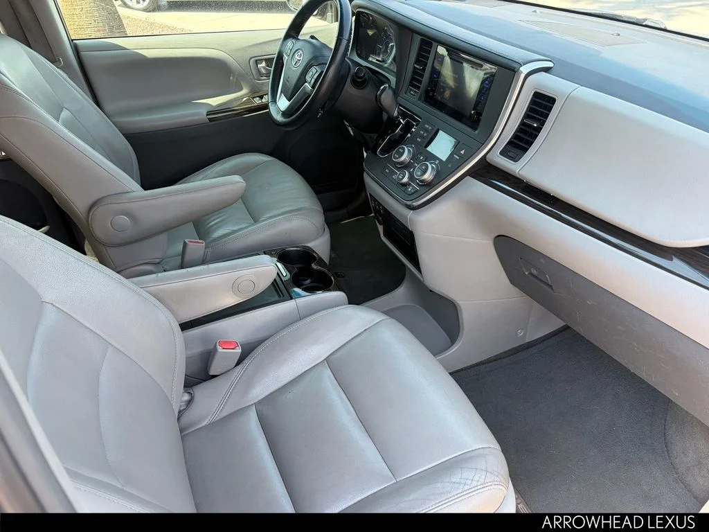 Used 2015 Gray Toyota XLE image 33