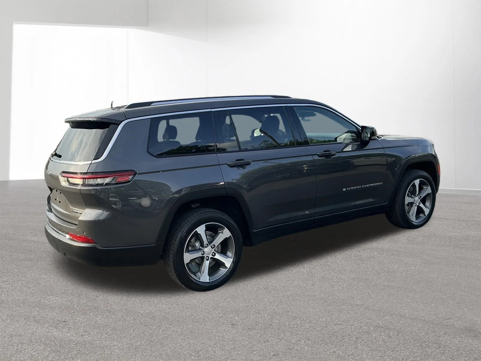 Used 2023 Grey Jeep Limited image 3