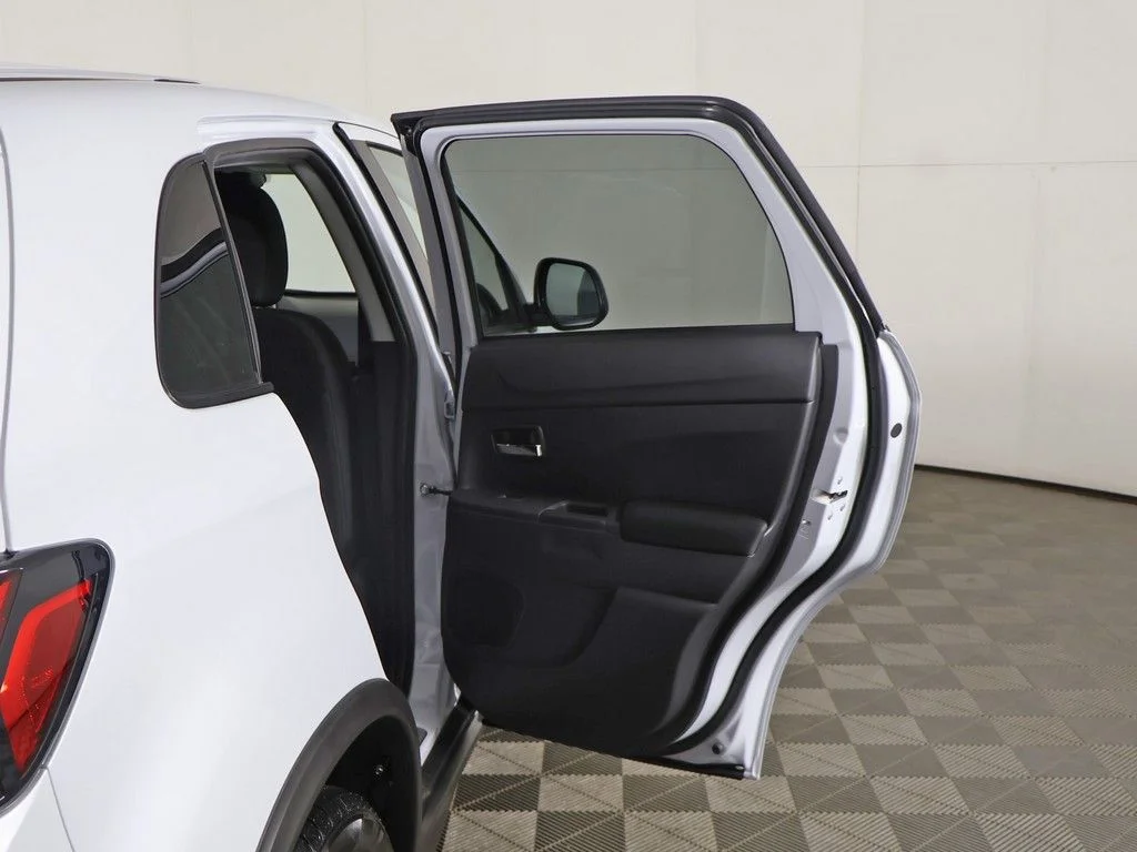 New 2026 White Mitsubishi 2.0 LE image 19