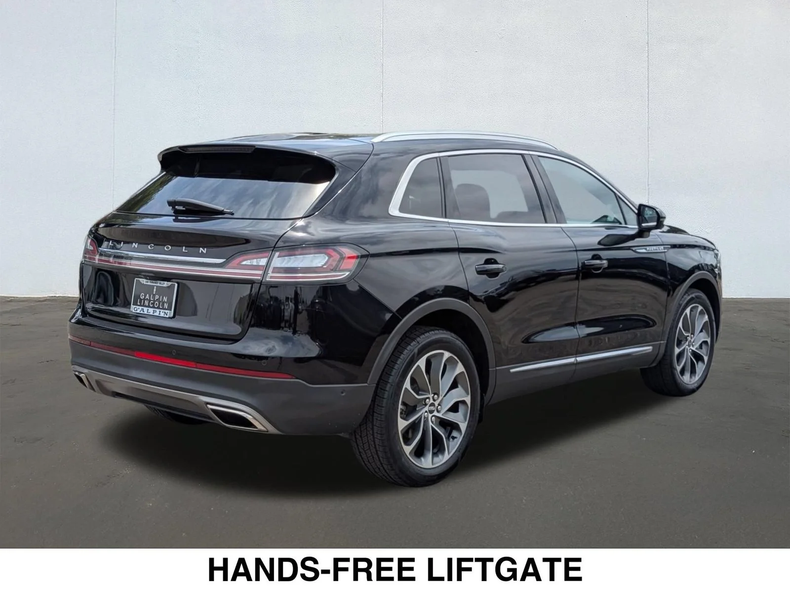 Used 2023 Black Lincoln Reserve image 5