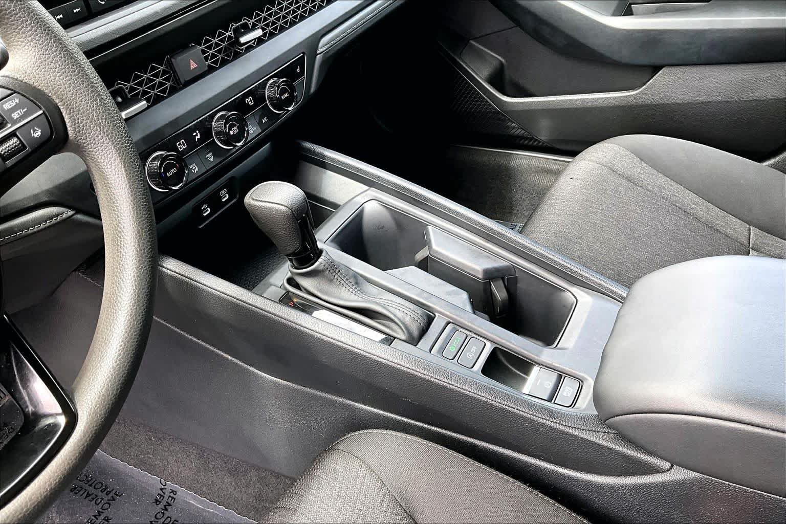 Used 2025 Meteorite Gray Metallic Honda SE image 16