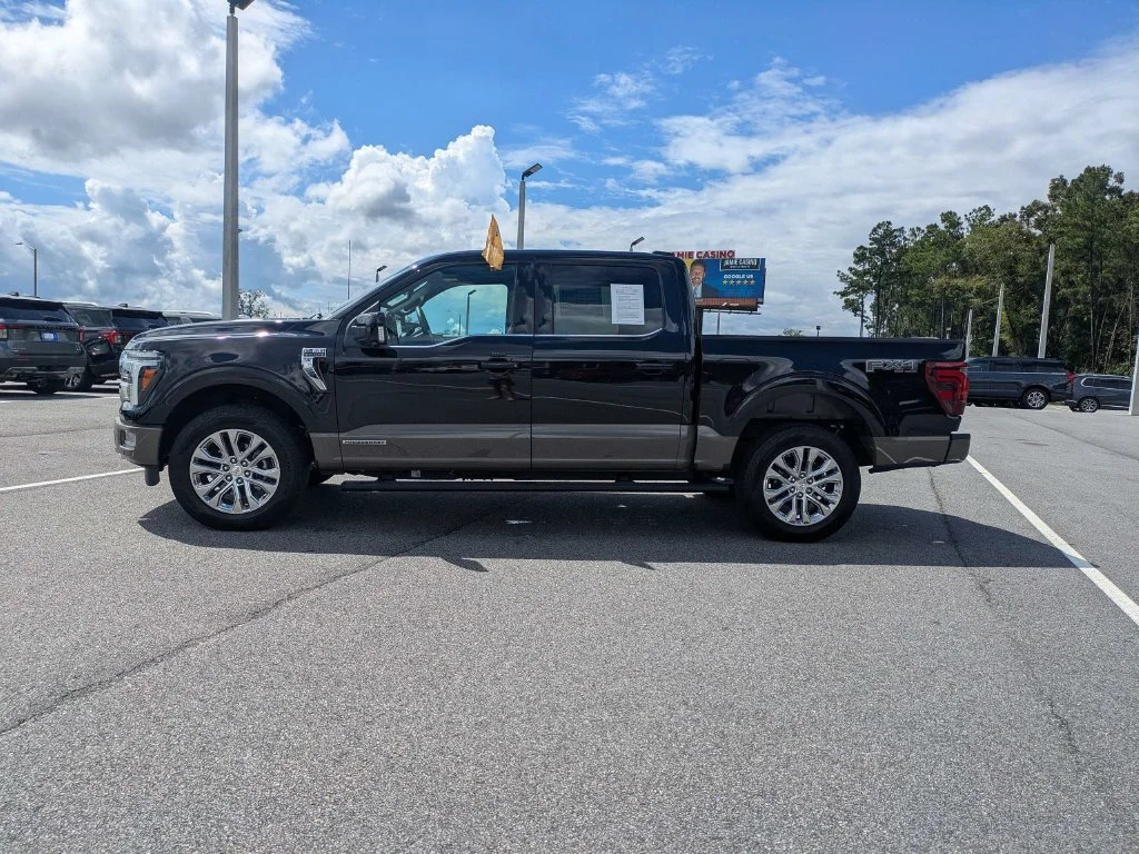 Used 2025 Agate Black Metallic Ford King Ranch image 8