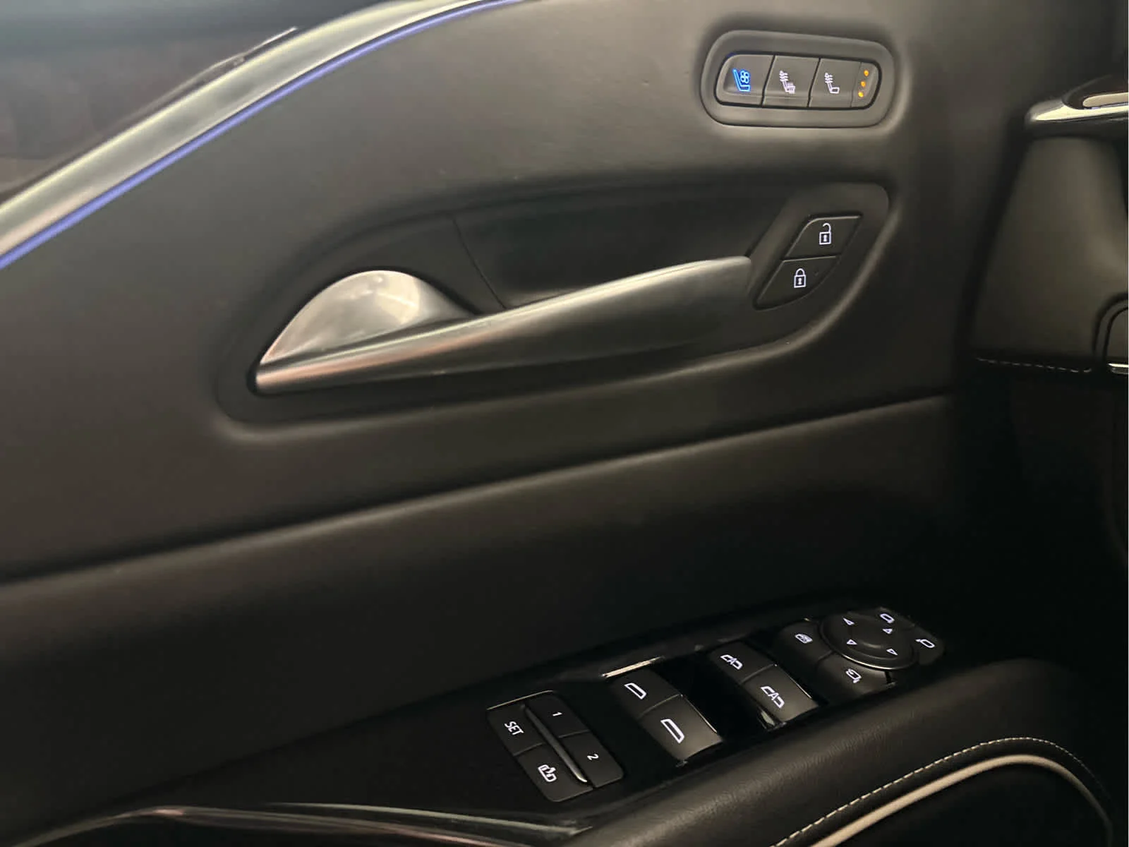 Used 2023 BLACK RAVEN Cadillac 4WD Sport Platinum image 21