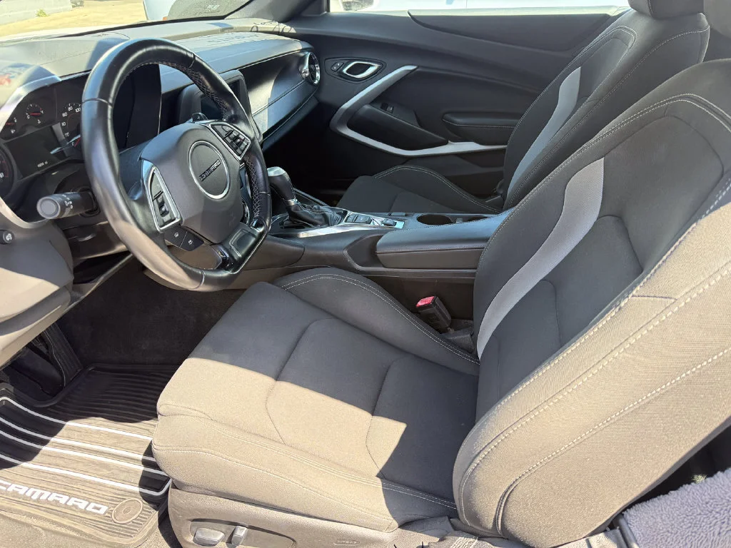 Used 2018 SUMMIT WHITE Chevrolet 1LT image 3