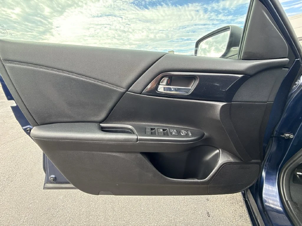 Used 2015 Blue Honda Sport image 13