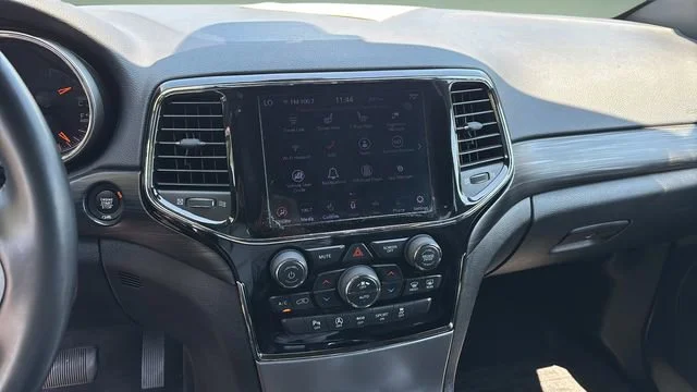 Used 2019 Silver Jeep Altitude 4x4 image 24