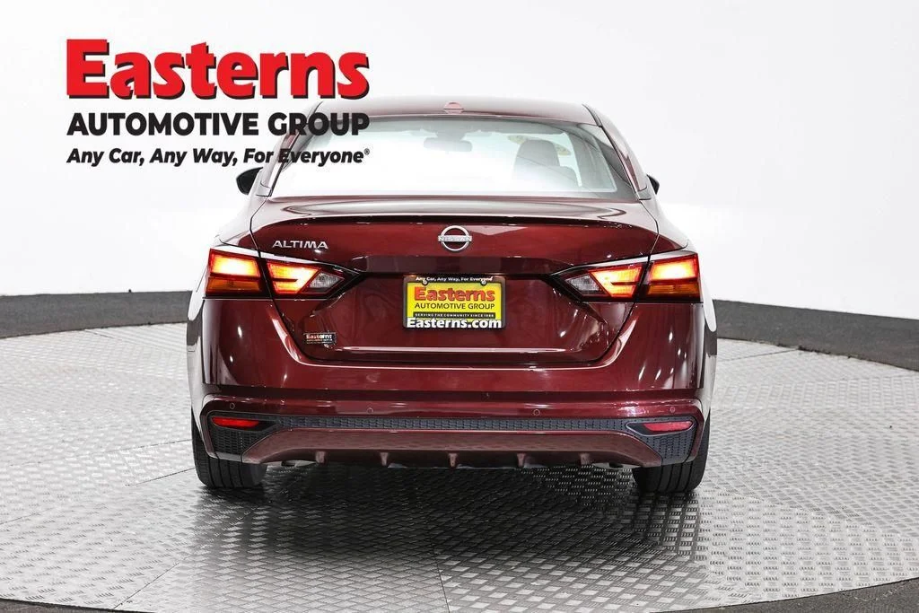 Used 2025 Red Nissan 2.5 SV image 8