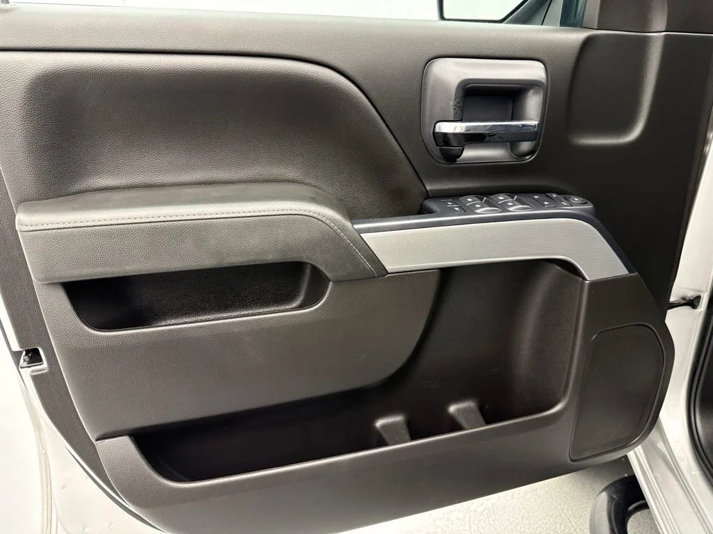 Used 2019 Silver Chevrolet LT image 17
