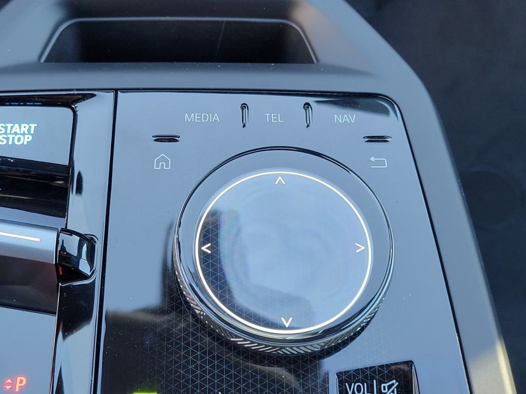 2025 BMW iX M60 - Photo 25