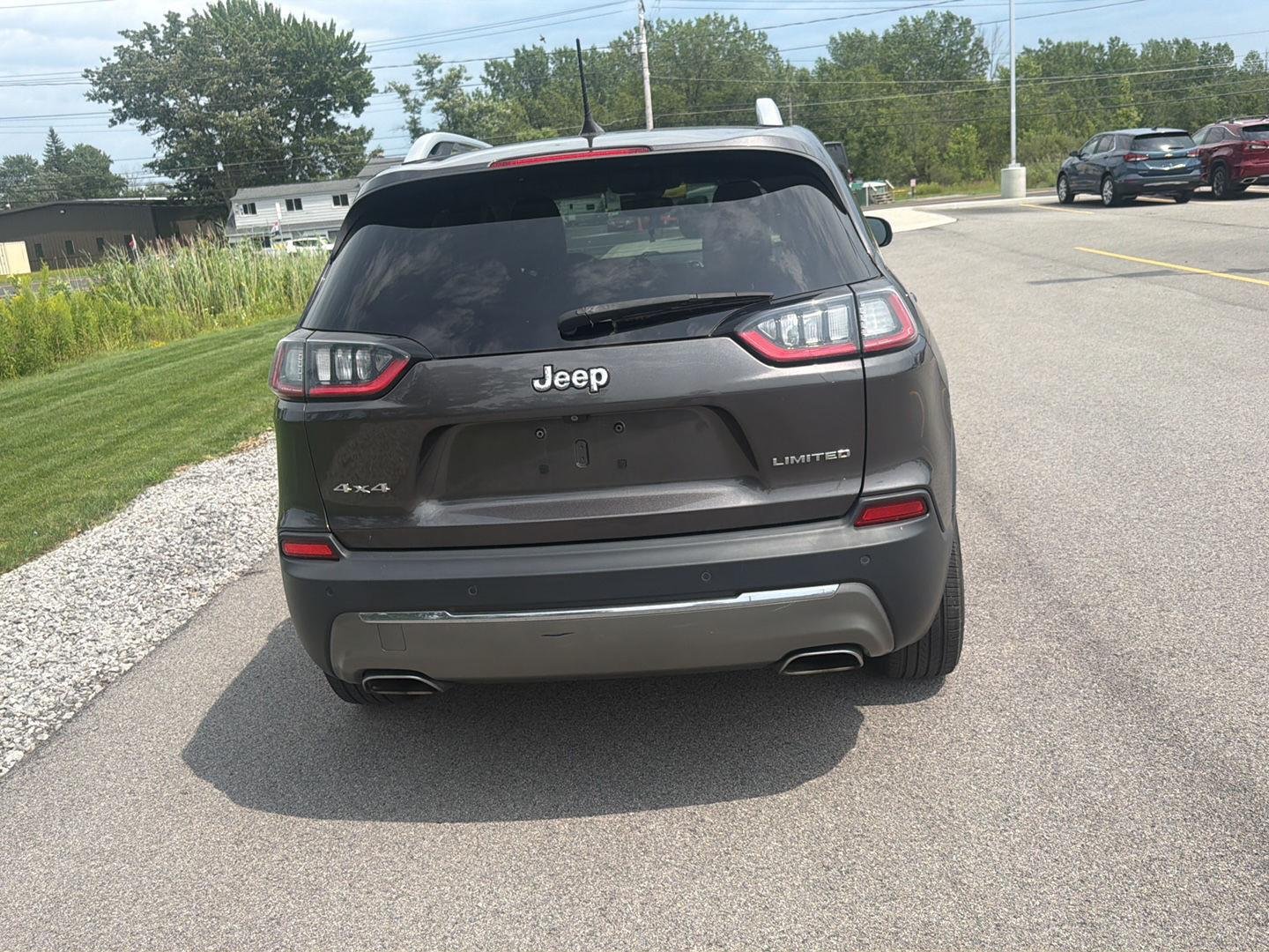 Used 2019 Granite Crystal Metallic Clearcoat Jeep Limited image 5