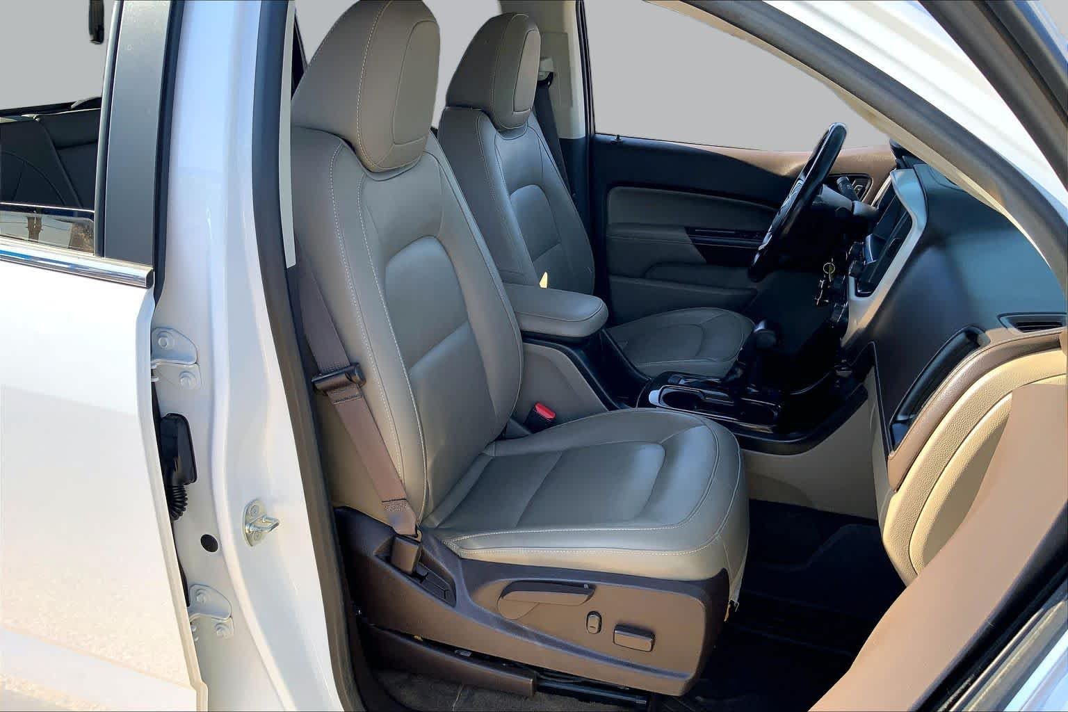 Used 2017 Summit White GMC 4WD SLT image 8