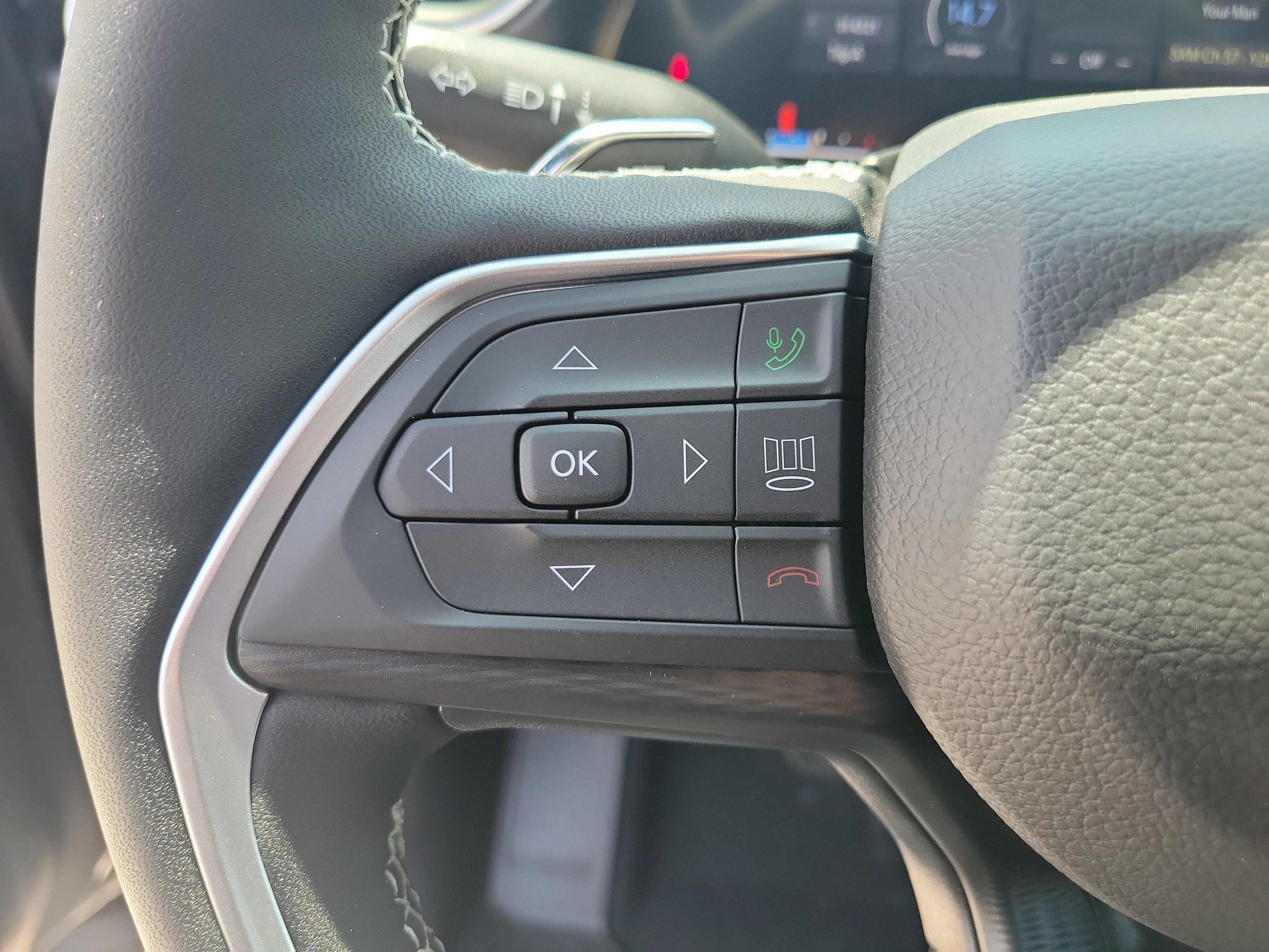 New 2026 Diamond Black Crystal Pearlcoat Jeep Laredo X image 26