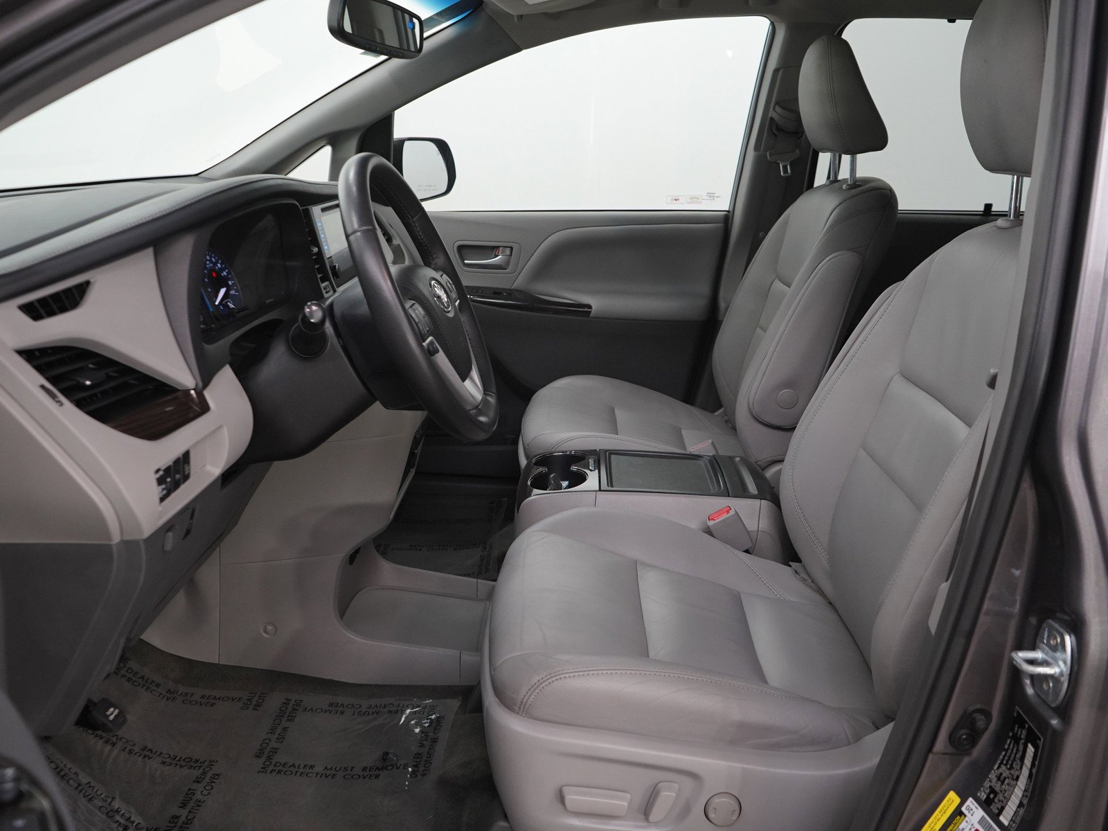2017 Toyota Sienna XLE Premium - Photo 17