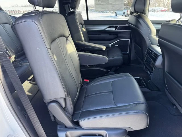 New 2026 Bright White Clear-Coat Exterior Paint Jeep Grand Wagoneer image 16