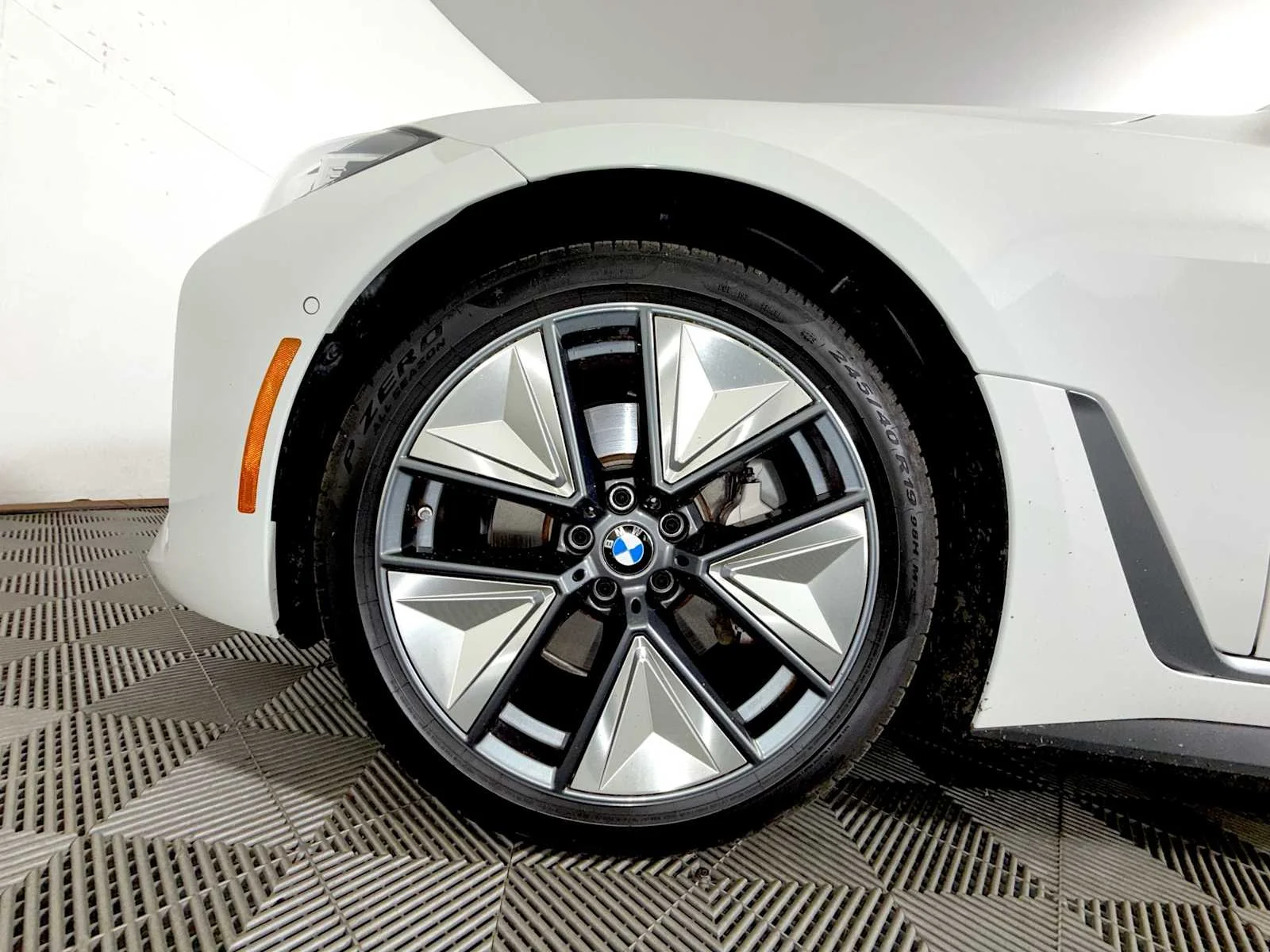 2026 BMW i4 40 - Photo 8