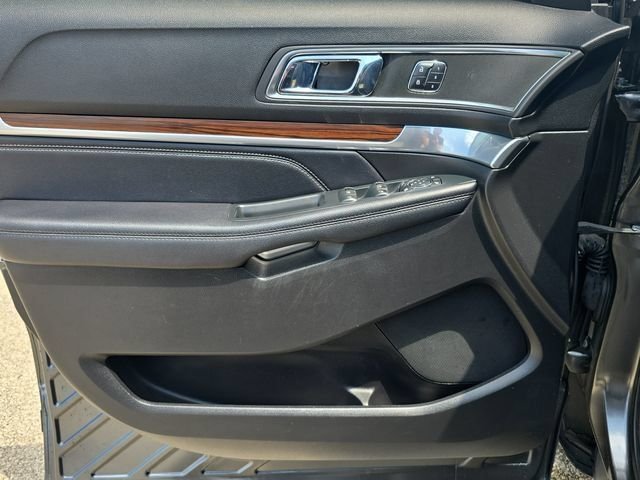 Used 2018 Gray Ford Limited image 18