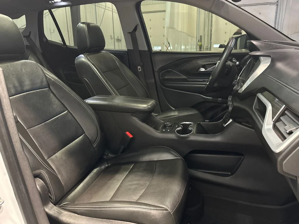 Used 2023 White GMC SLT image 34