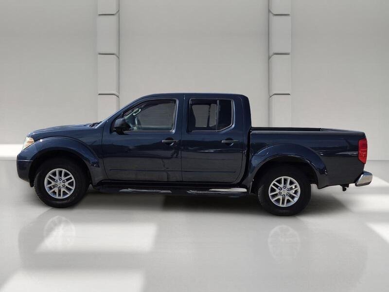 Used 2015 Arctic Blue NISSAN 2WD CREW CAB SWB AUTO SV image 2