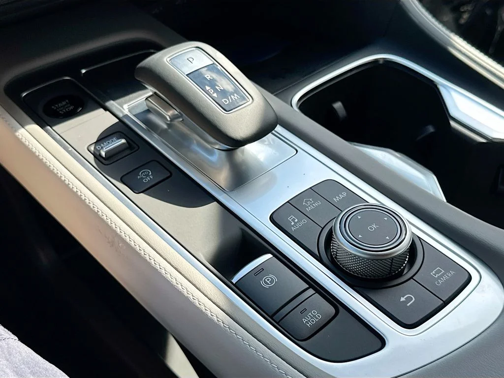 New 2027 RADIANT WHITE INFINITI Luxe AWD image 17