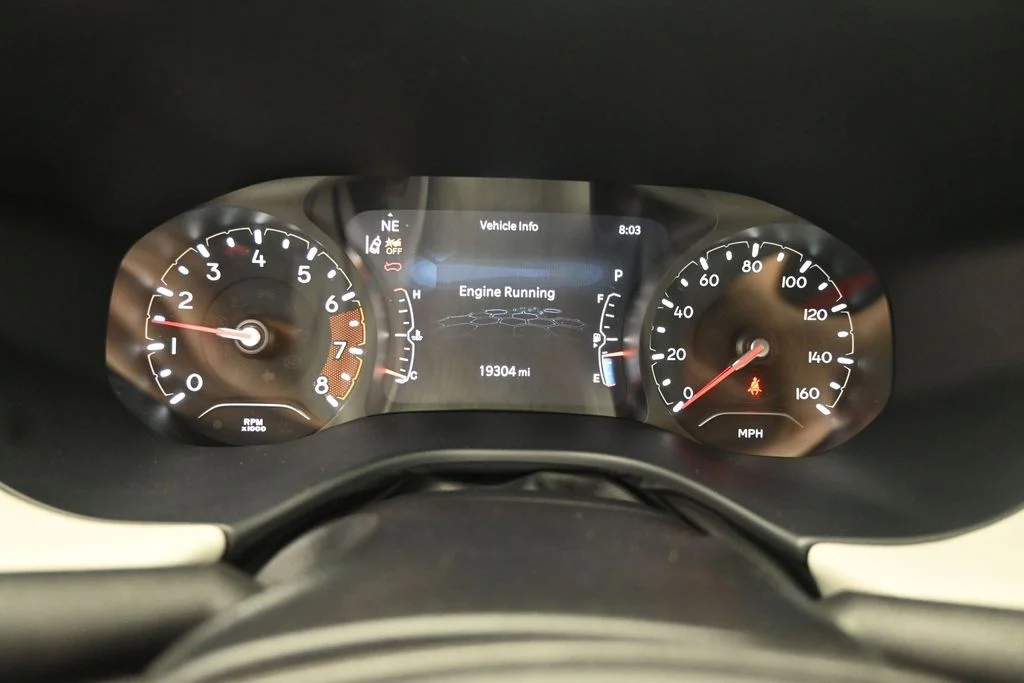 Used 2024 Silver Jeep Limited image 18