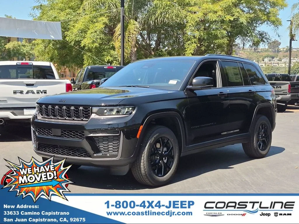 New 2026 Diamond Black Crystal Pearl-Coat Exterior Paint Jeep Altitude image 1