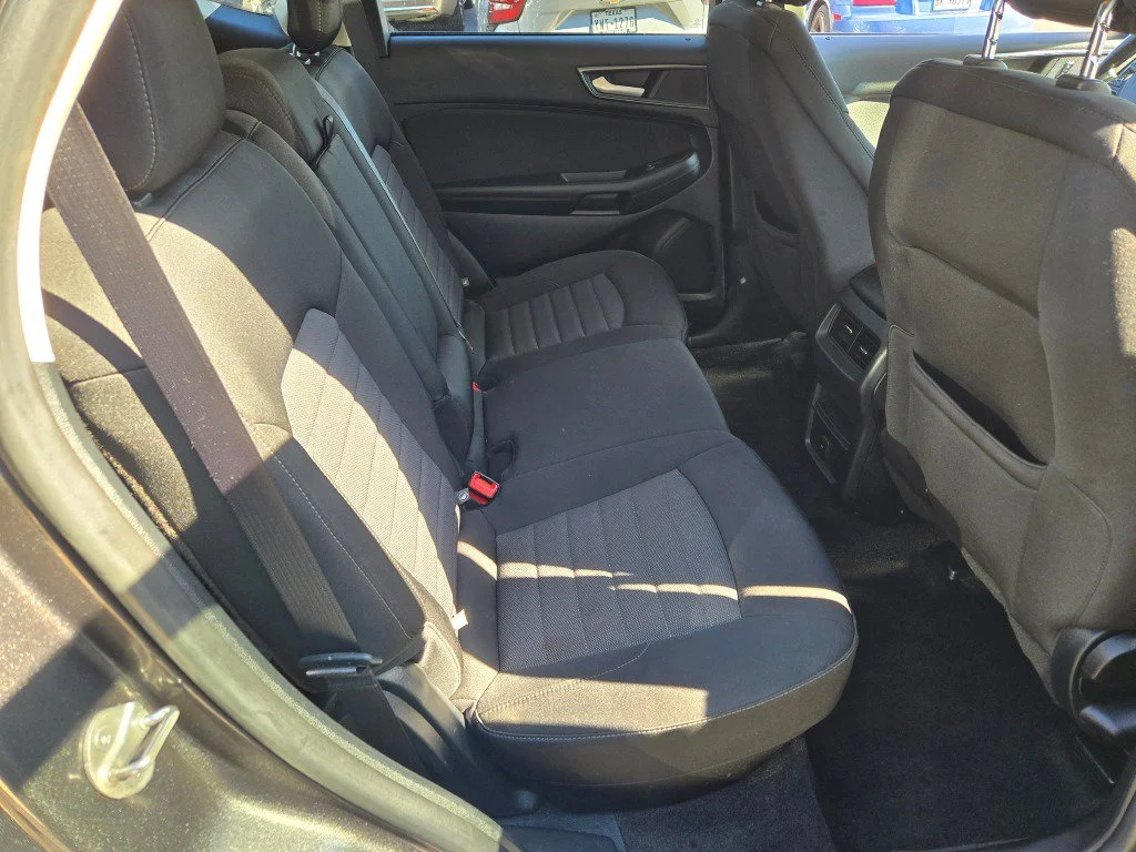 Used 2019 Gray Ford SE image 5