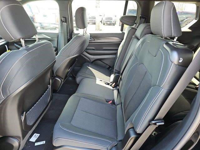 New 2026 Diamond Black Crystal Pearlcoat Jeep Laredo X image 16