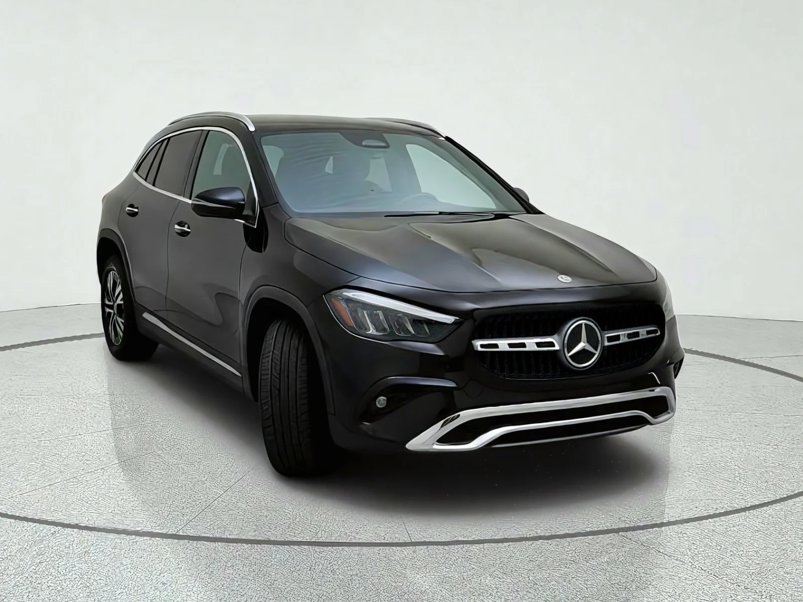 Used 2025 Night Black Mercedes-Benz GLA 250 image 4