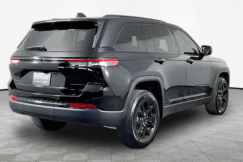 Used 2025 Black Jeep Altitude X image 6