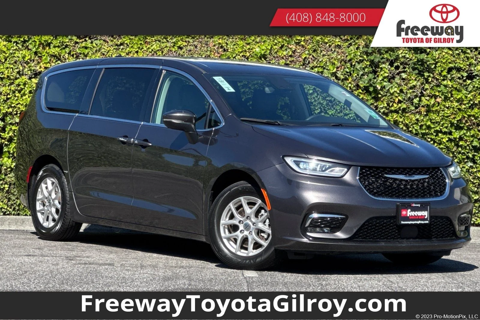 2023 Chrysler Pacifica Touring L's photo