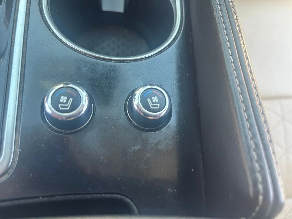 Used 2016 Pearl White Nissan Platinum image 14