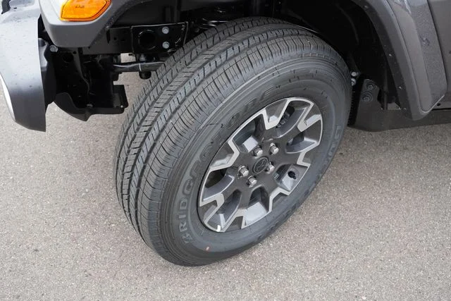 New 2026 Granite Crystal Metallic Clearcoat Jeep Sahara image 9