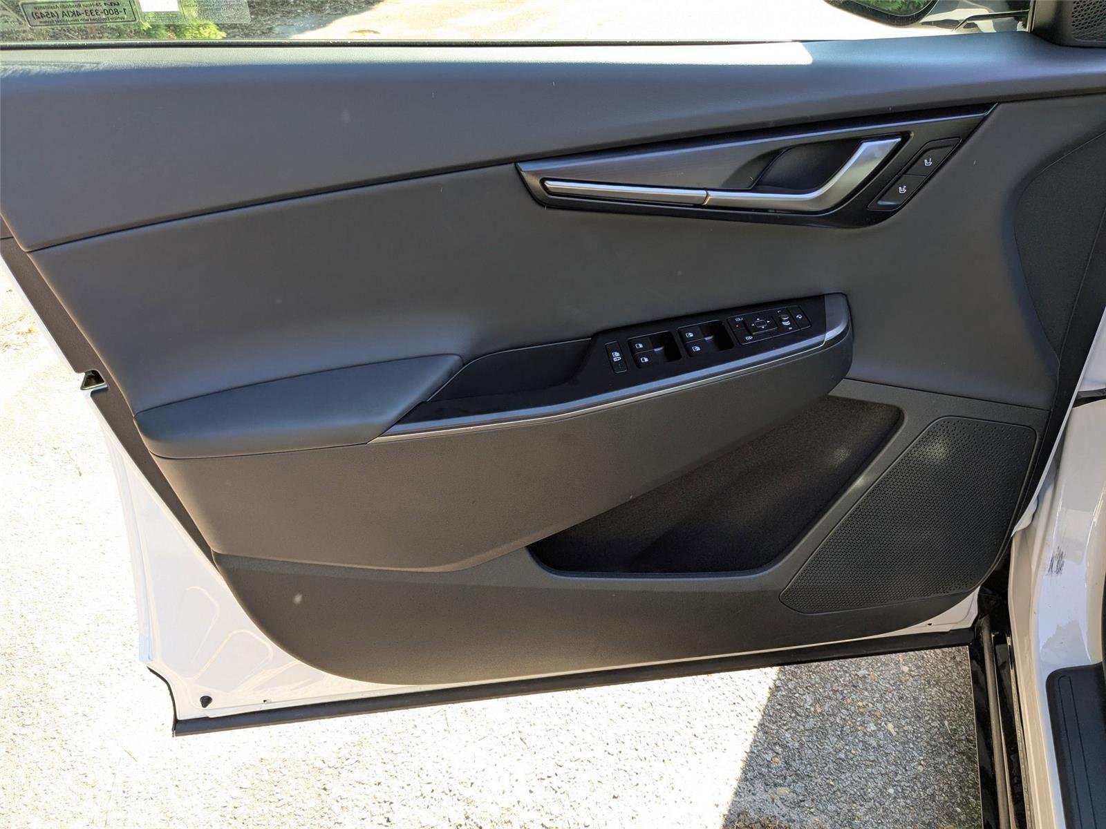 New 2025 Glacier White Pearl Kia Wind image 11