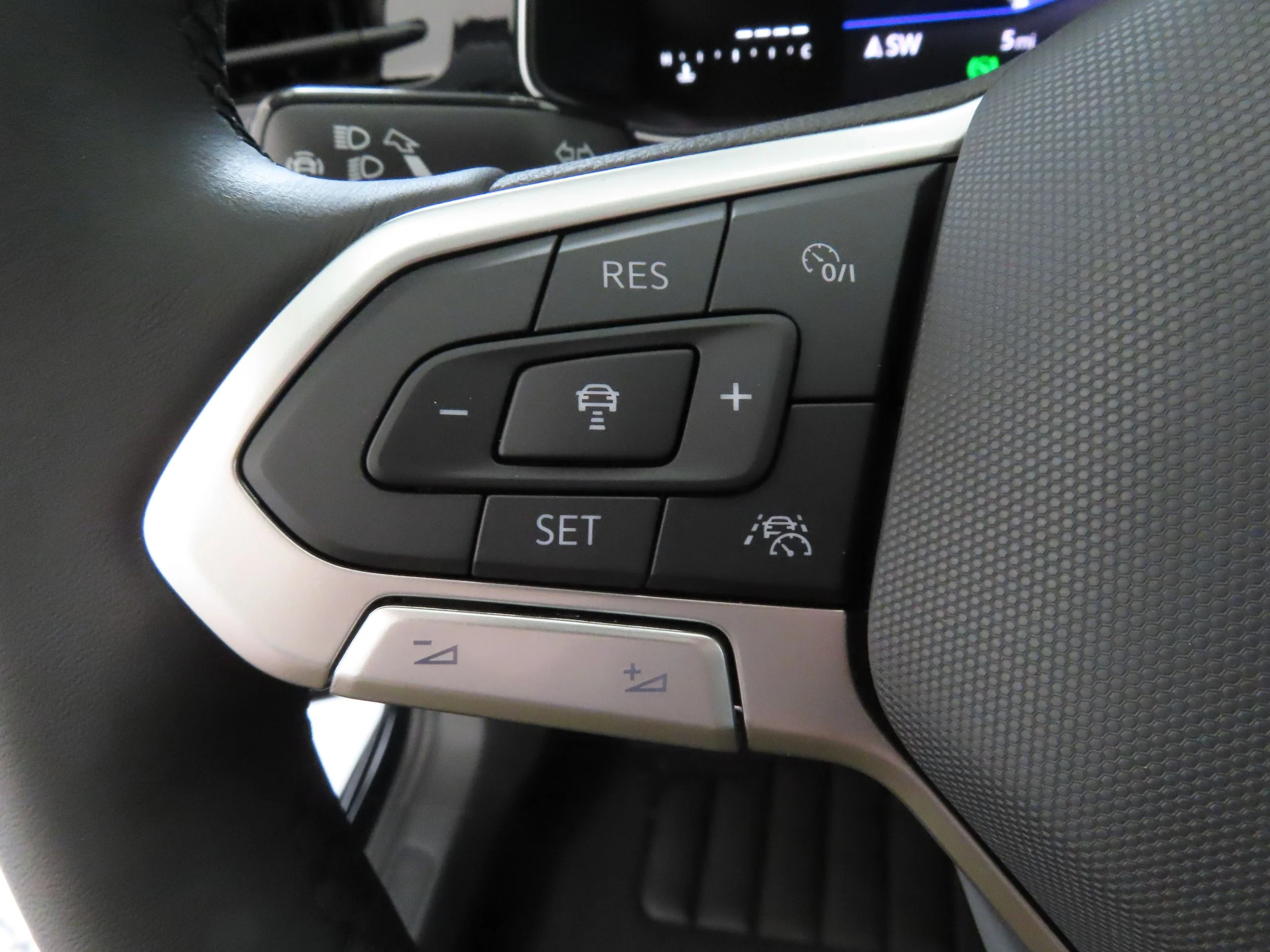 New 2026 Black Volkswagen 1.5T SE image 12