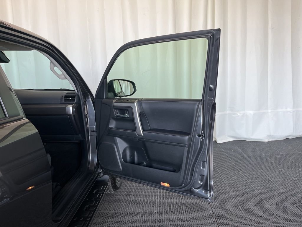 2020 Toyota 4Runner SR5 - Photo 19
