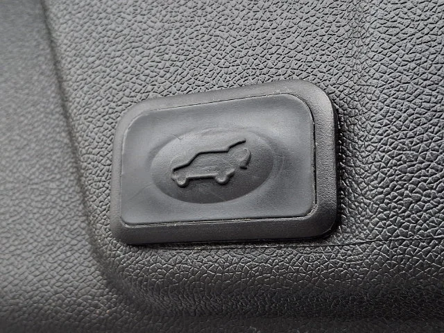 Used 2014 Silver Buick Premium Group image 32