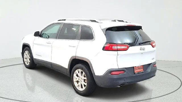 Used 2014 White Jeep Latitude image 8