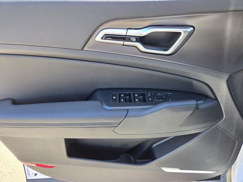 New 2026 Glacial White Pearl Kia EX image 10