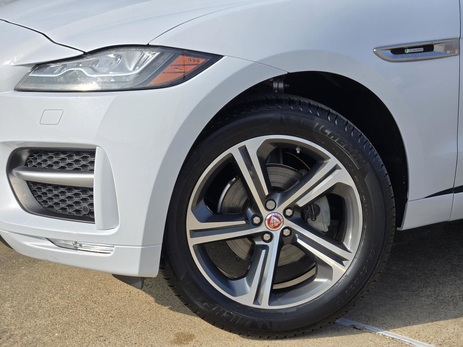 Used 2020 Fuji White Jaguar 25t R-Sport image 7