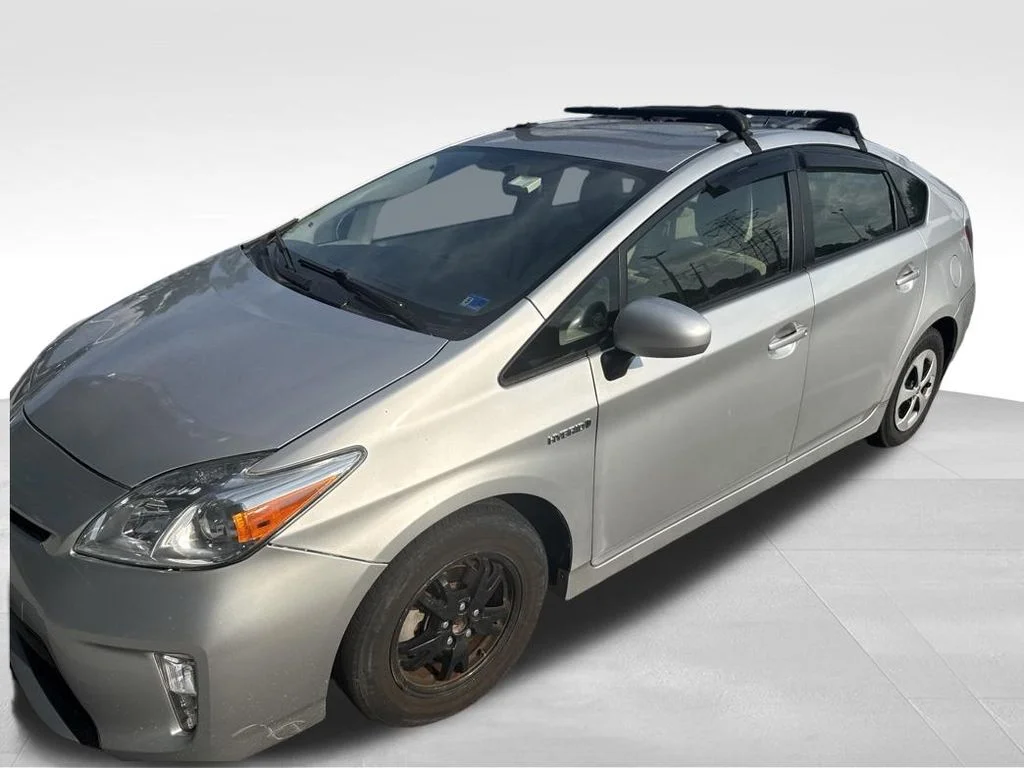Used 2015 Silver Toyota Three image 11