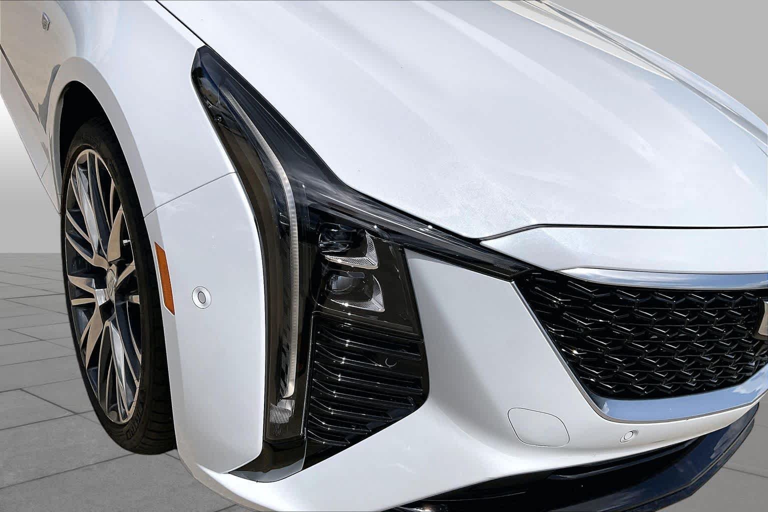 Used 2026 Vibrant White Tricoat Cadillac Premium Luxury image 26