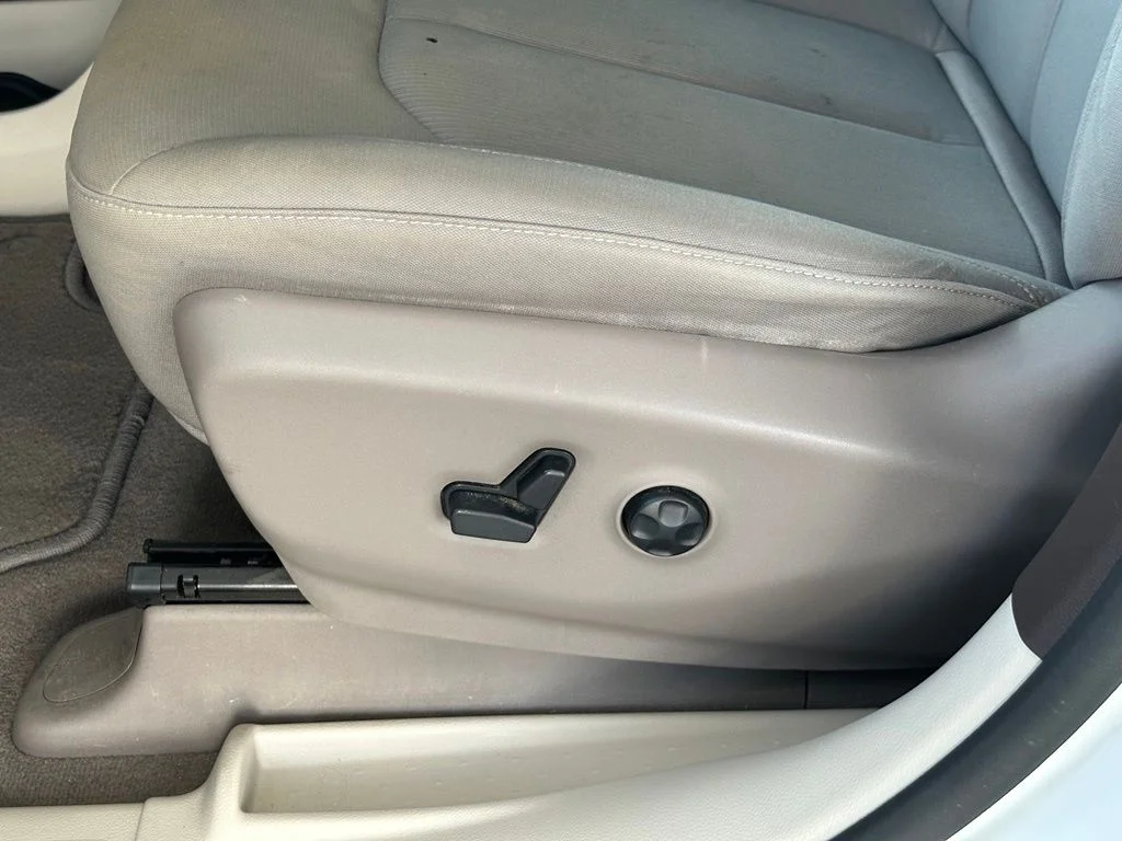 Used 2017 White Chrysler Touring image 15