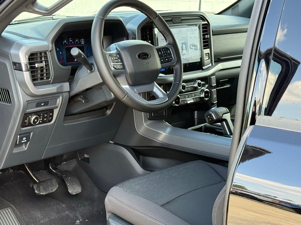 New 2026 Agate Black Metallic Ford XLT image 6