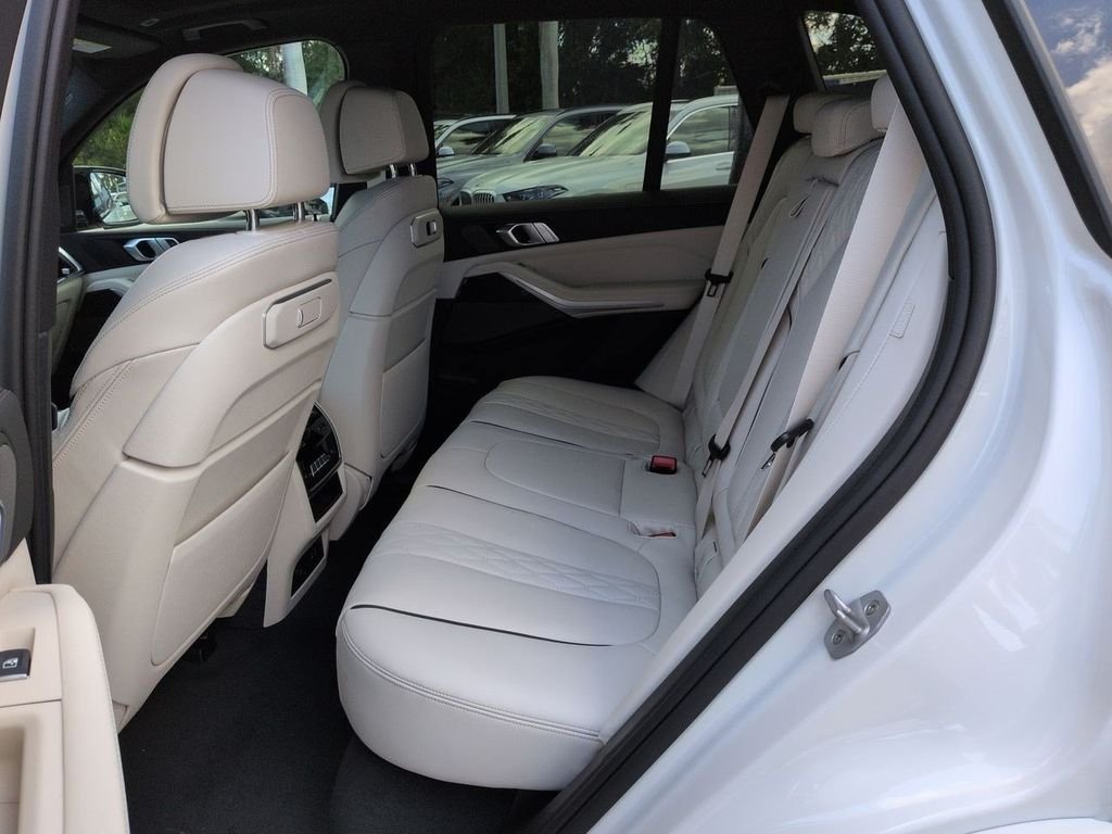 New 2026 White Metallic BMW M60i image 14