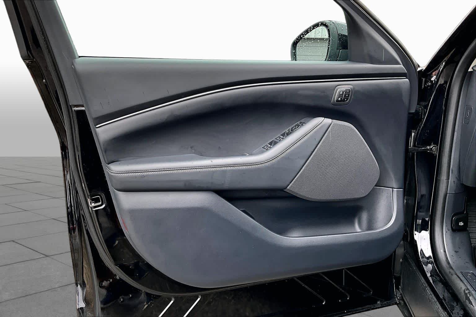 Used 2025 Shadow Black Ford Select image 21