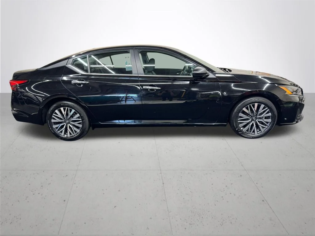Used 2025 Black Nissan 2.5 SV image 8