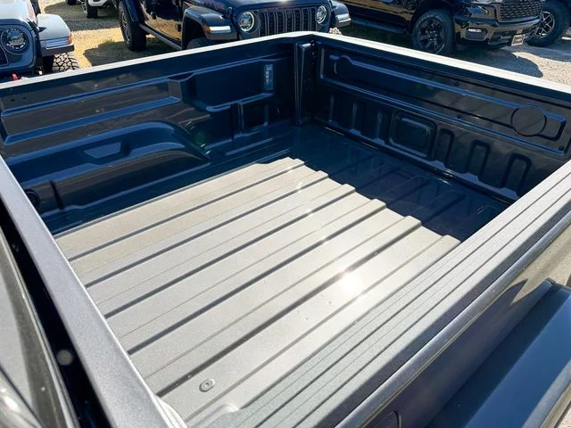 New 2026 Granite Crystal Metallic Clear-Coat Exterior Paint Jeep Mojave X image 25